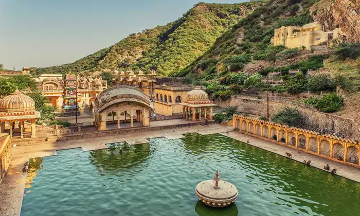 Best Place to Visit in India, Jaipur is India's pink city places 