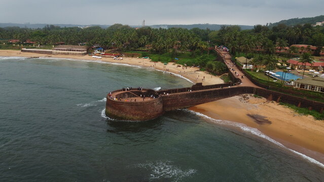 Sinquerim Beach Goa – The Golden Gateway to North Goa’s Charm
